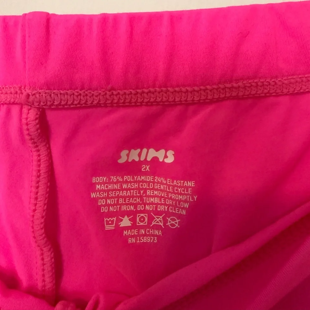 Skims NWT Fits Everybody Biker Shorts in Neon Pink Size 2X